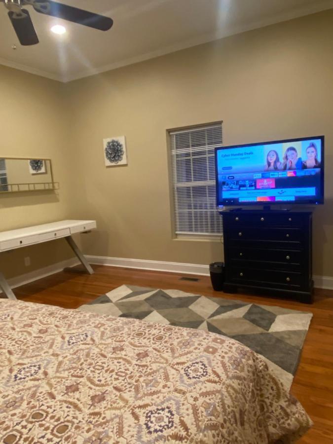 Modern 3-Bedroom, Big Fence Yard, Pets Stay Free Durham Exterior foto