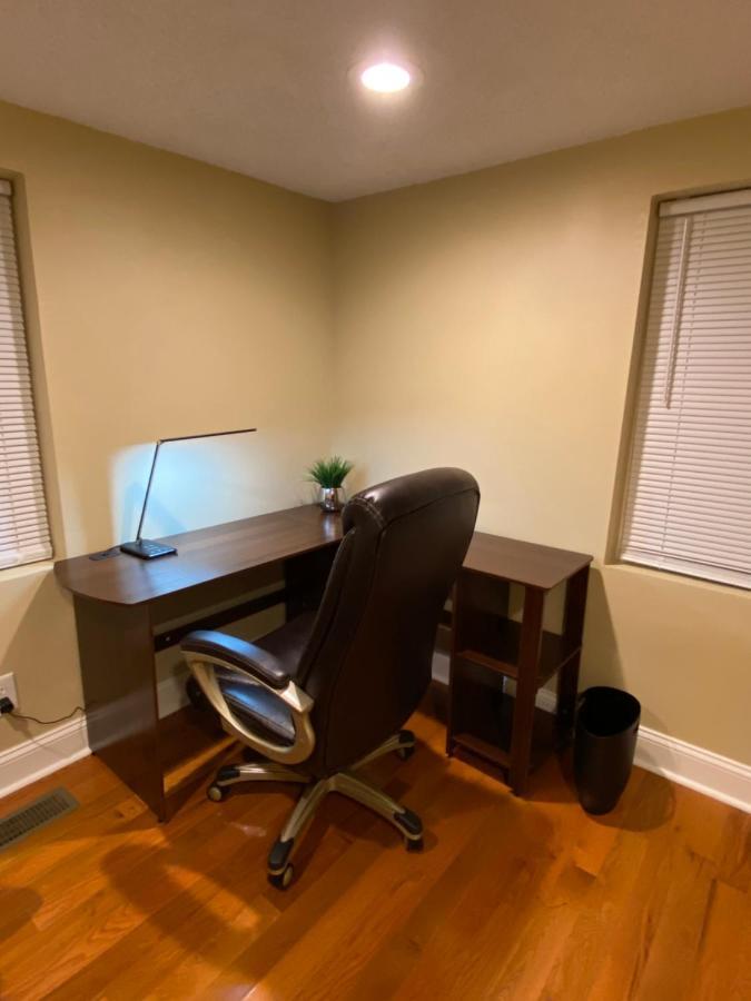 Modern 3-Bedroom, Big Fence Yard, Pets Stay Free Durham Exterior foto