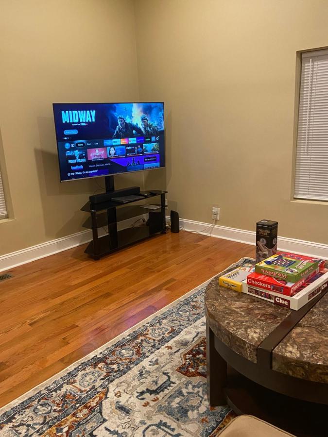 Modern 3-Bedroom, Big Fence Yard, Pets Stay Free Durham Exterior foto