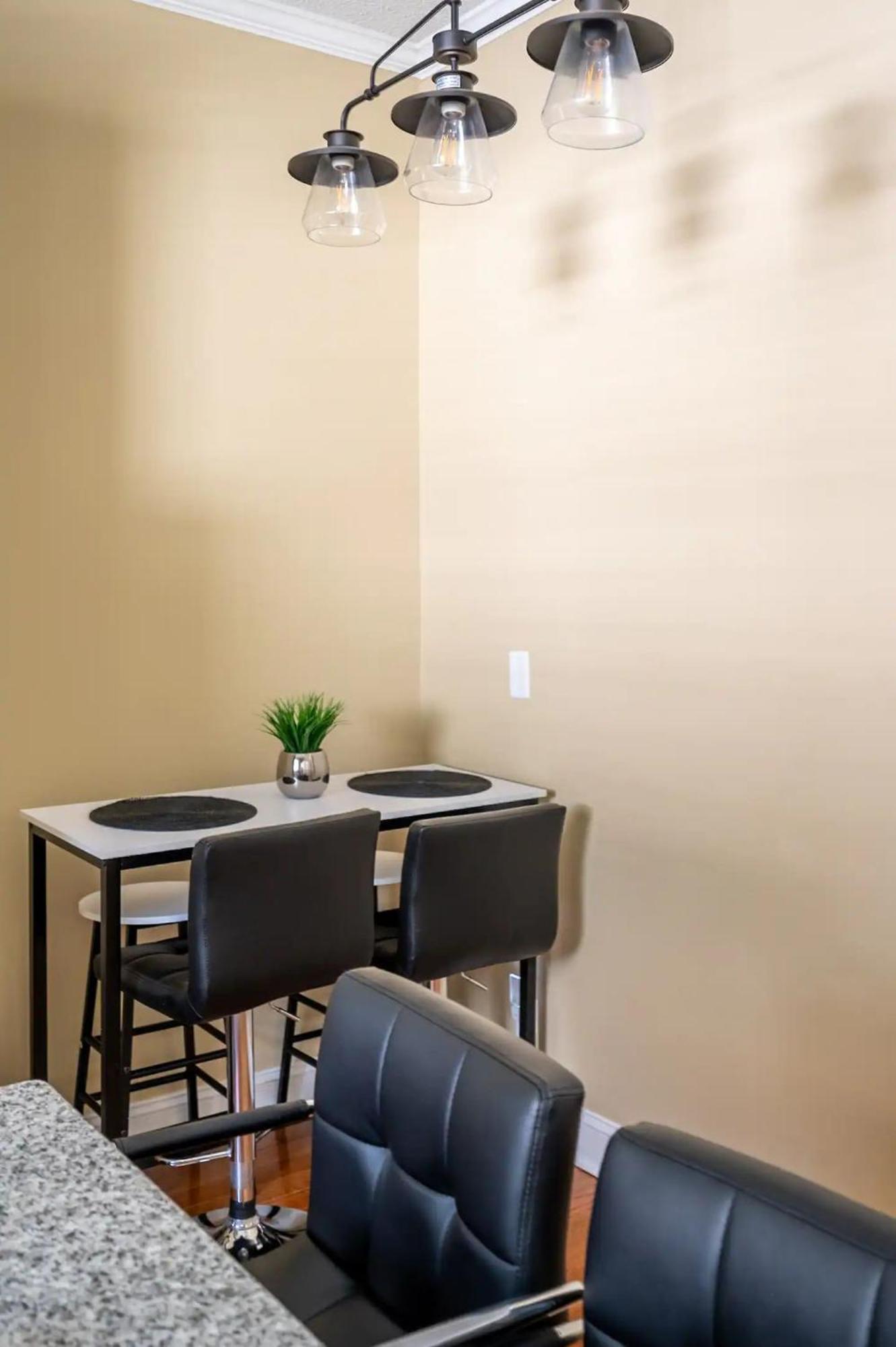 Modern 3-Bedroom, Big Fence Yard, Pets Stay Free Durham Exterior foto