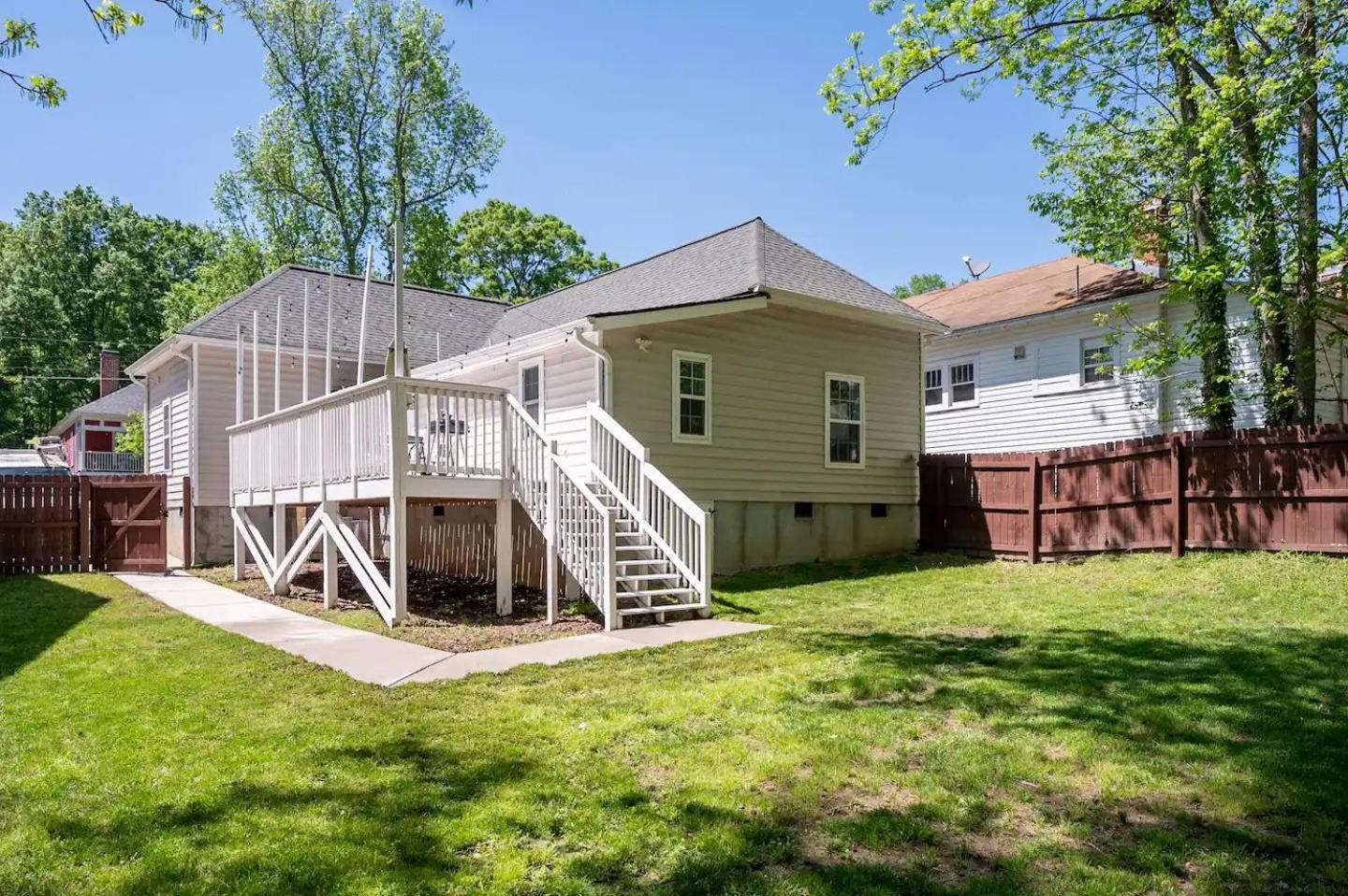 Modern 3-Bedroom, Big Fence Yard, Pets Stay Free Durham Exterior foto