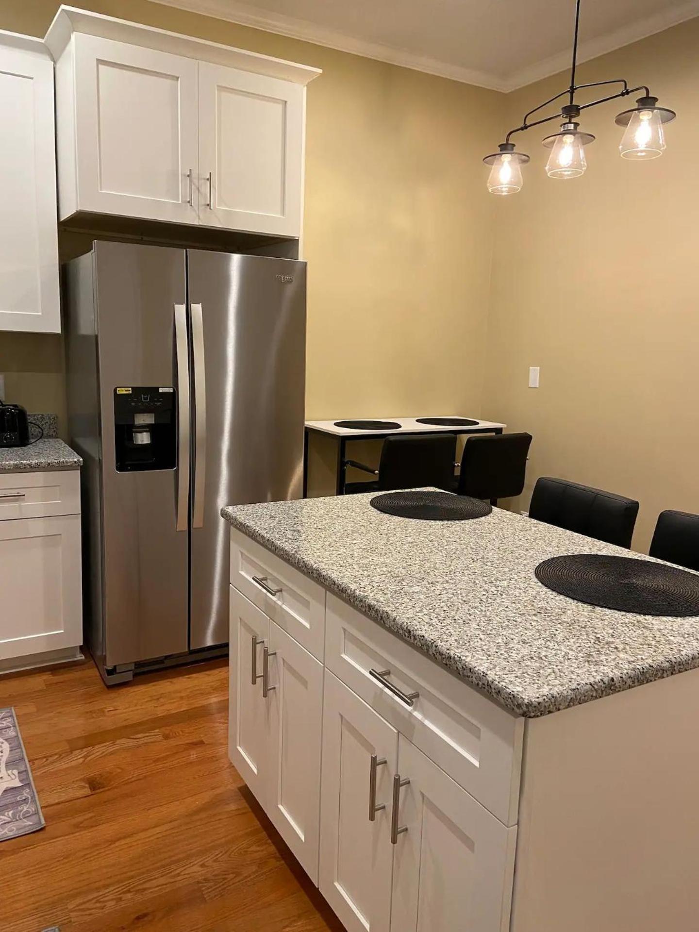 Modern 3-Bedroom, Big Fence Yard, Pets Stay Free Durham Exterior foto